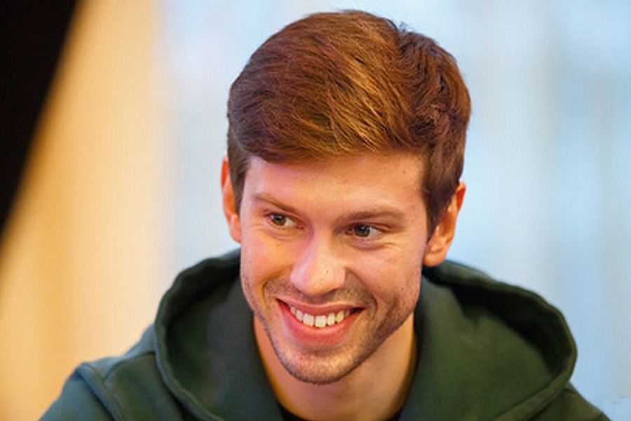 С контрактом.