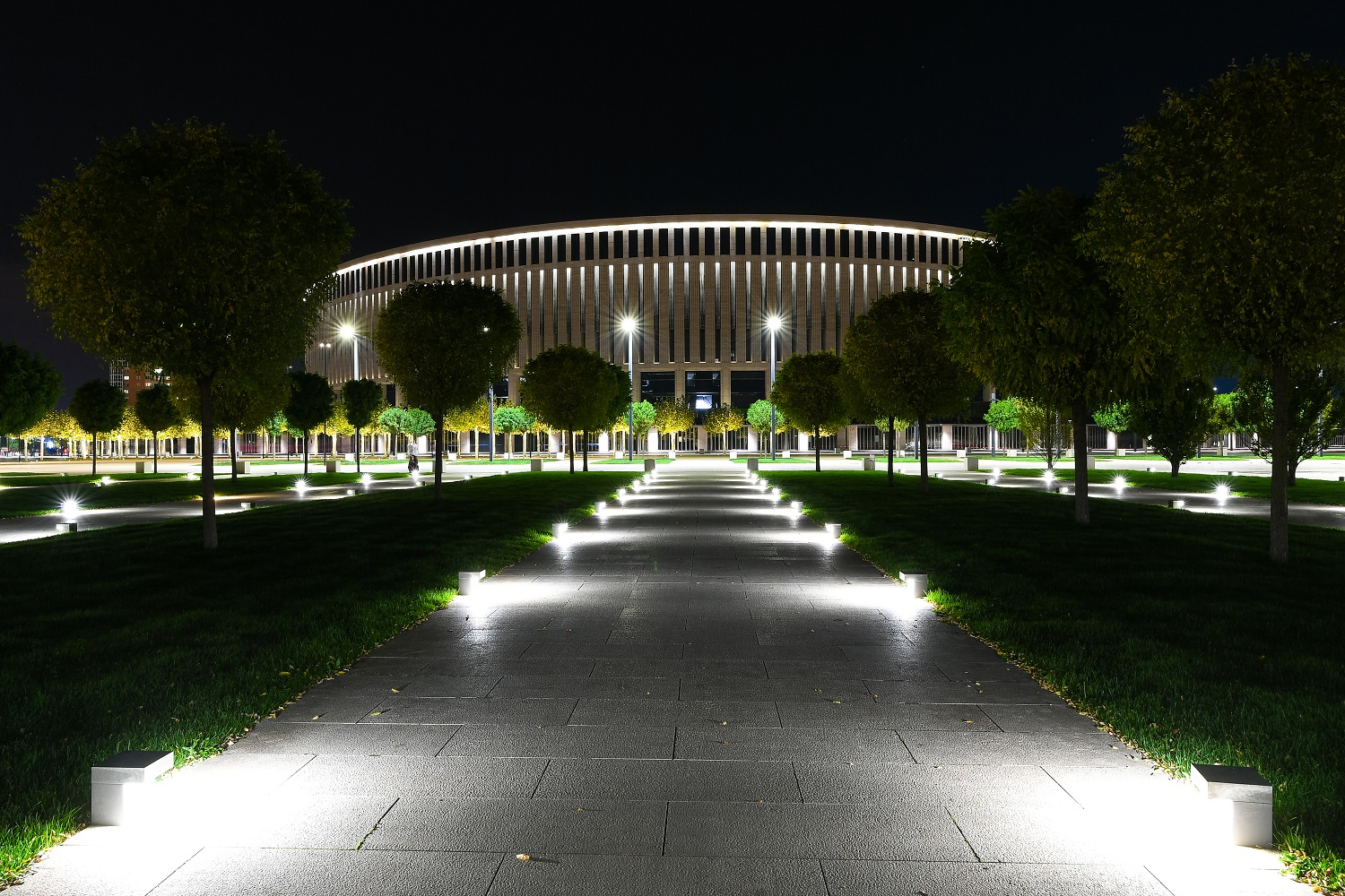 Фото краснодара. Стадион Краснодар Арена парк. Парк ФК Краснодар ночью. Стадион ФК Краснодар ночью. Достопримечательности Краснодара стадион Краснодар.